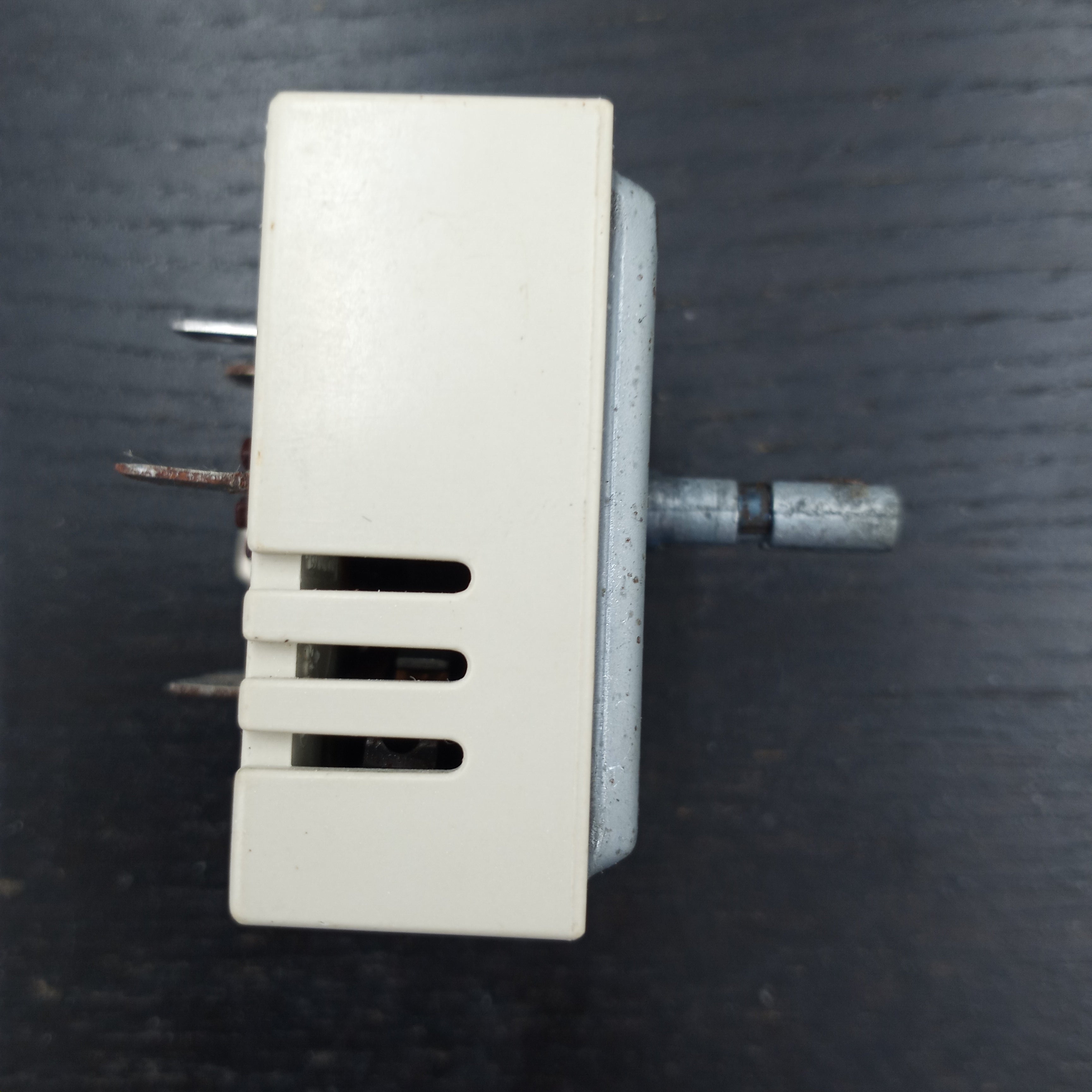 GE Stove Surface Element Control Switch WB24T10119 (5059079042) GE Stove Surface Element Control Switch WB24T10119 (5059079042)